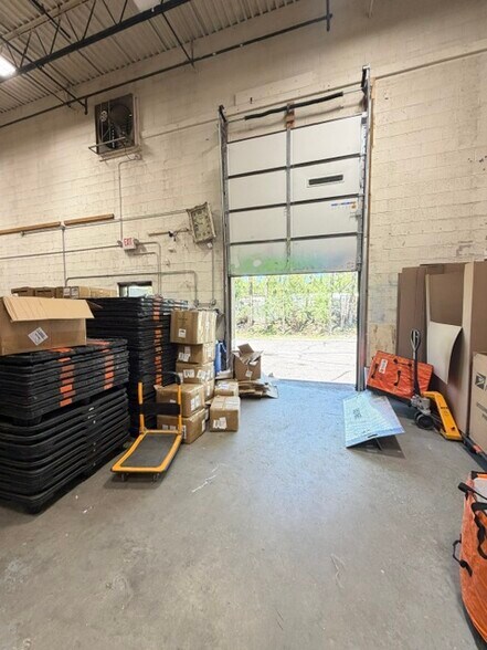 More Photos Of 371 Little Falls Rd, Cedar Grove Warehouse For Lease