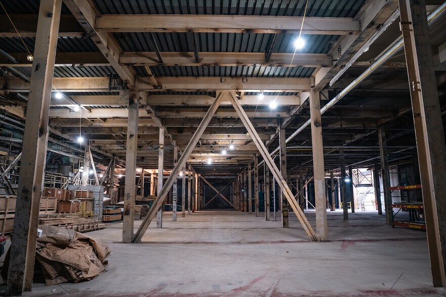 More Photos Of 3363 Davis Rd., Thorold Warehouse For Lease