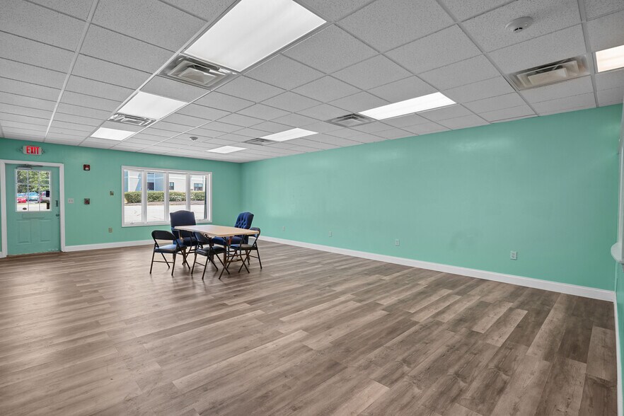 More Photos Of 40-82 N Main St, Pascoag Unknown For Lease