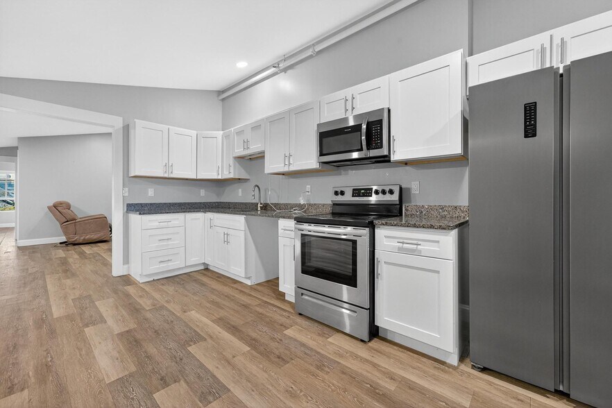 More Photos Of 90-94 Bank St, New London Storefront For Sale