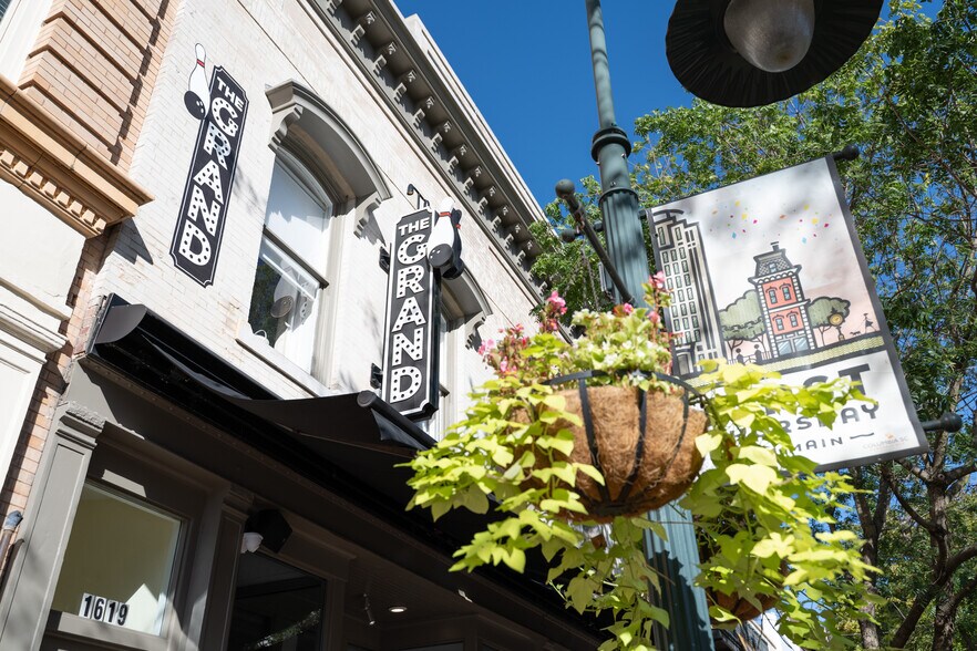 More Photos Of 1621-1623 Main St, Columbia Storefront For Sale