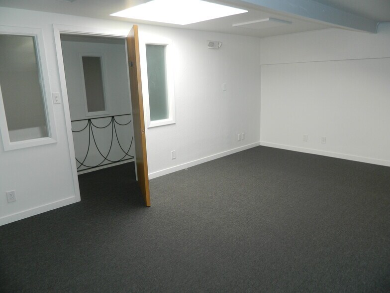 More Photos Of 1336 N Carolan Ave, Burlingame Warehouse For Lease