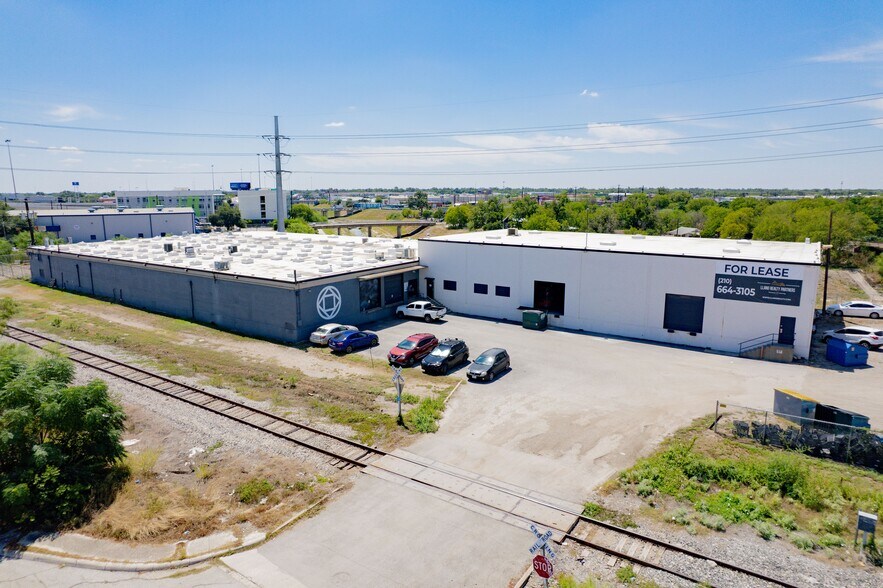 More Photos Of 414 Vera Cruz, San Antonio Warehouse For Lease
