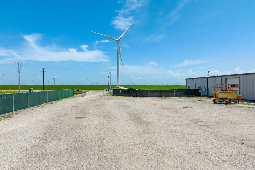 More Photos Of 8808 County Road 1458, Taft Flex For Sale