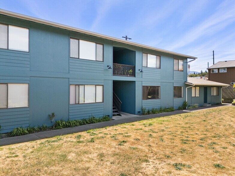 More Photos Of 2938 E Walnut St, Port Angeles Apartments For Sale