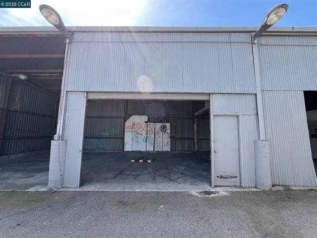 More Photos Of 1019 High St, Oakland Manufacturing For Lease