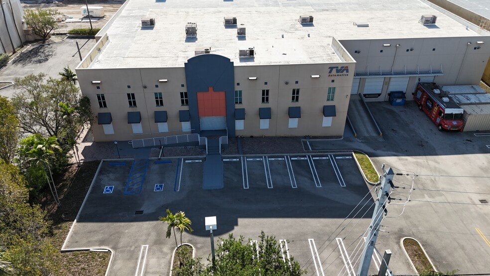 More Photos Of 3515 NW 113th Ct, Doral Warehouse For Lease
