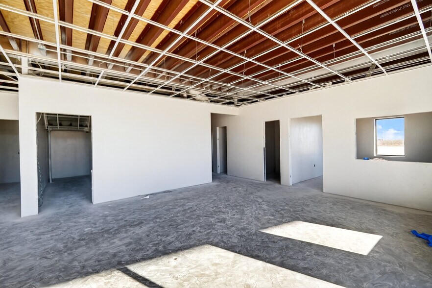 More Photos Of 16510 W Basin St, Odessa Warehouse For Sale