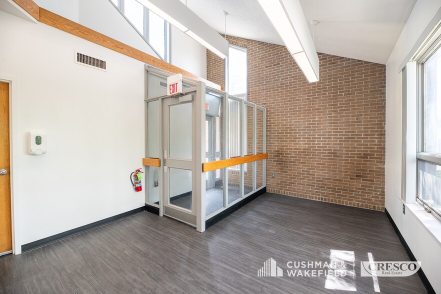 More Photos Of 2323 Lee Rd, Cleveland Heights Medical For Lease