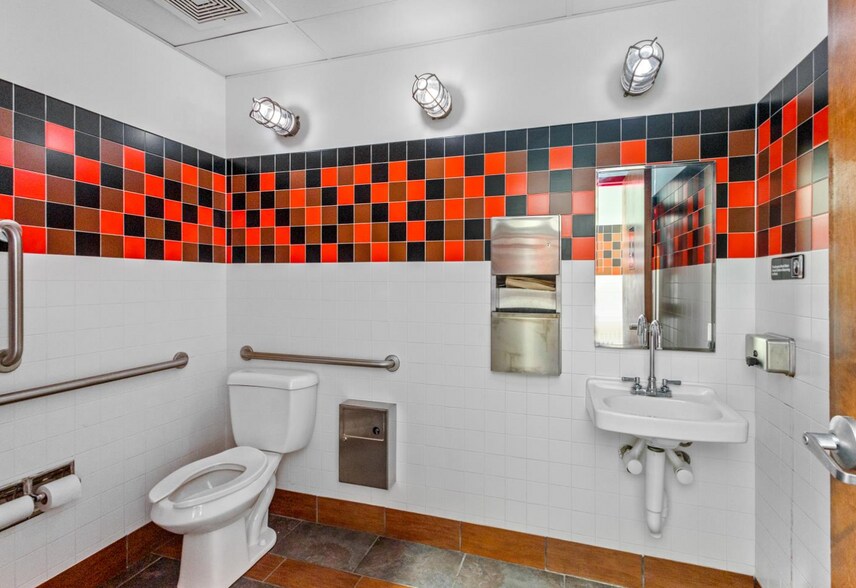 More Photos Of 11500 Midlothian Tpke, Richmond General Retail For Sale