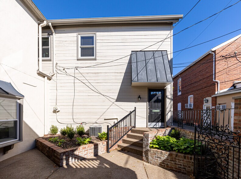 More Photos Of 439-441 Beaver St, Sewickley Storefront Retail Office For Sale
