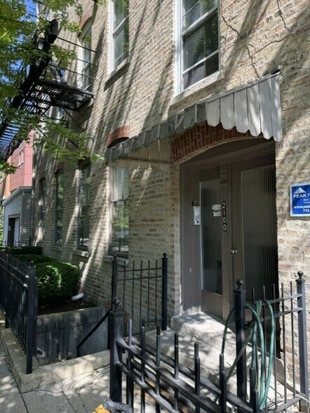 More Photos Of 2100 N Hoyne Ave, Chicago Apartments For Sale