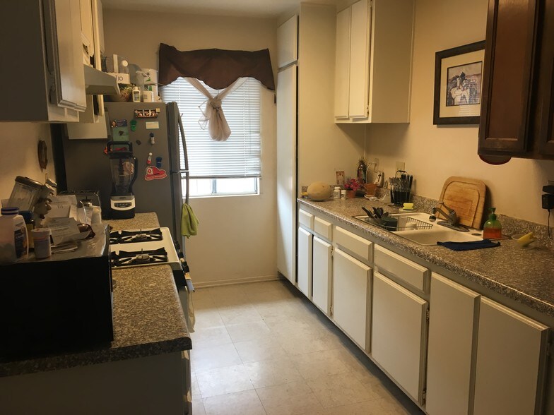 More Photos Of 1010 E Broadway, Anaheim Apartments For Sale