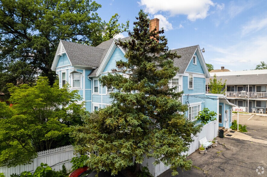 More Photos Of 910 River Rd, Wisconsin Dells Hotel For Sale