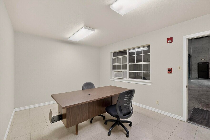 More Photos Of 2620 Carson St, Haltom City Light Distribution For Lease