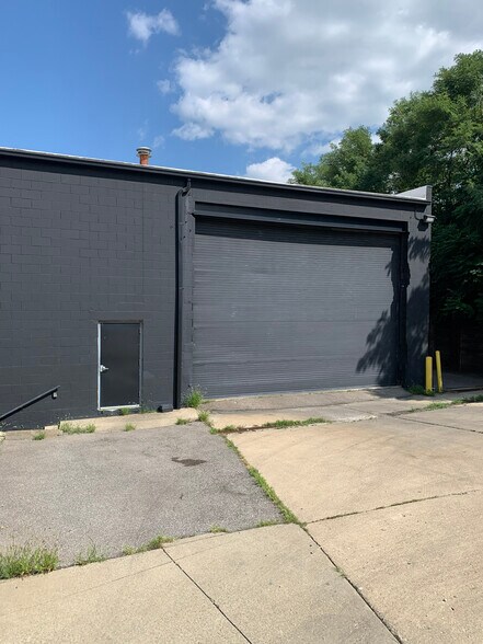 More Photos Of 821 Melbourne St, Cincinnati Warehouse For Lease