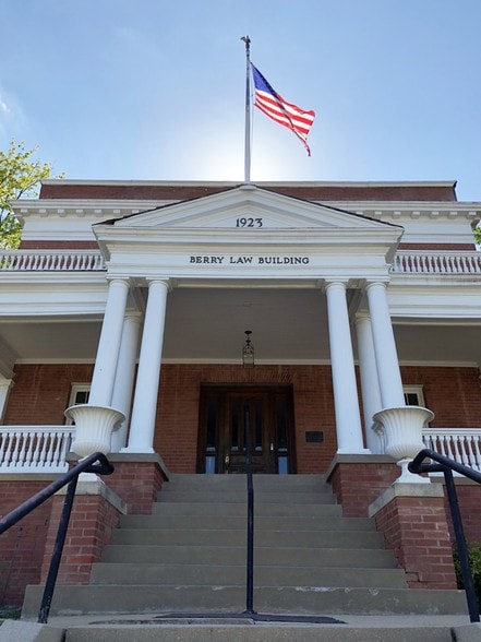 More Photos Of 1923 N Classen Blvd, Oklahoma City Office For Lease