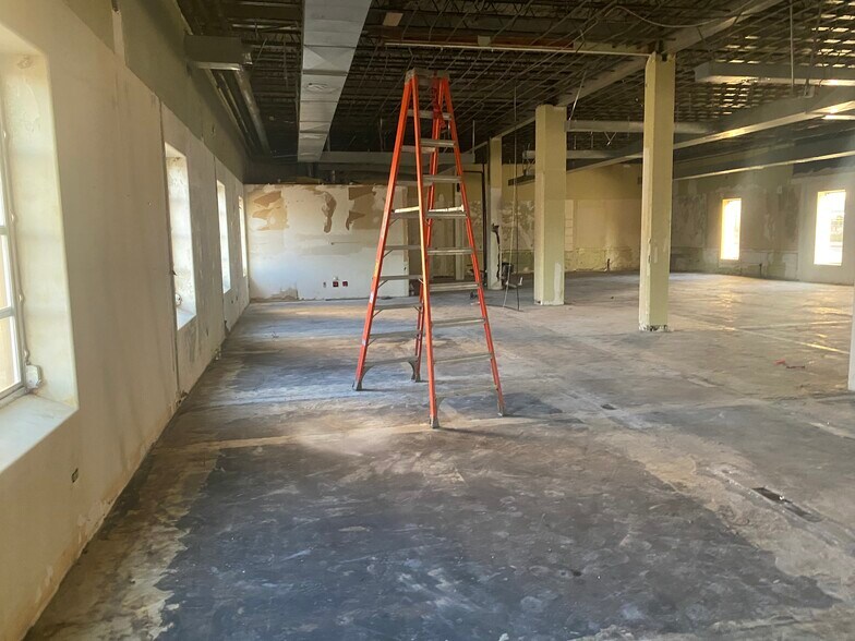 More Photos Of 440 W Market St, Greensboro Office For Lease