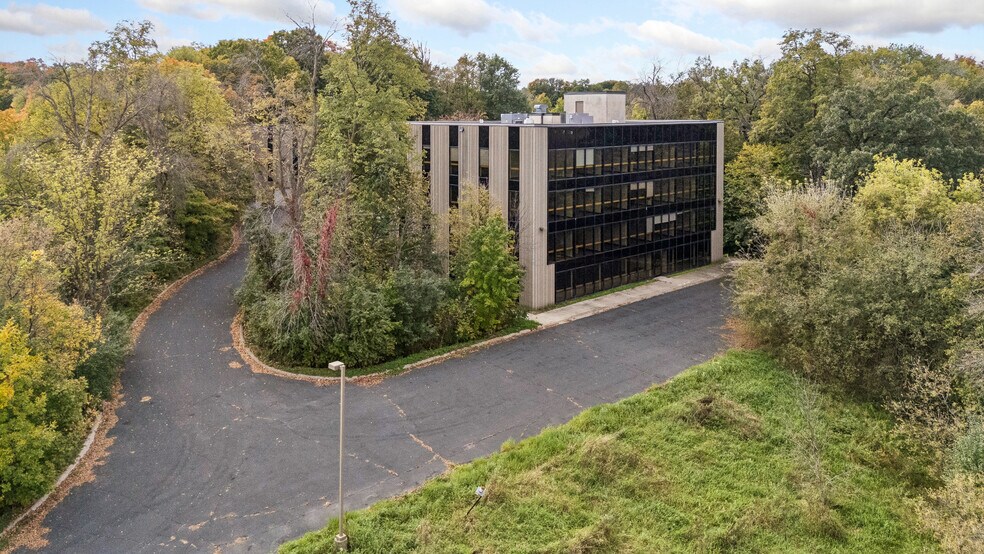 More Photos Of 1800 Pioneer Creek Ctr, Maple Plain Office For Lease