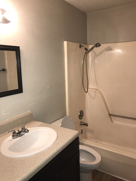 More Photos Of 3800 Hill Ave, Moss Point Apartments For Sale