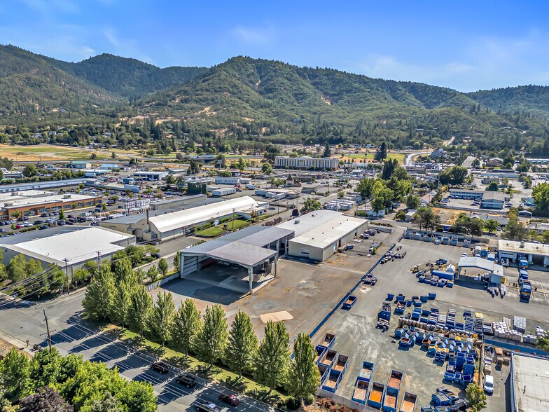More Photos Of 1990 NW Washington Blvd, Grants Pass Warehouse For Sale