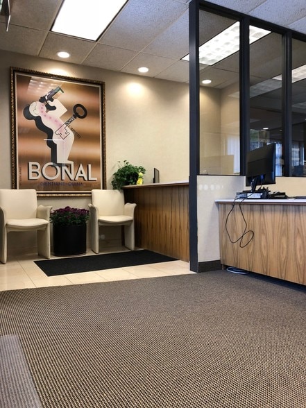 More Photos Of 333 Skokie Blvd, Northbrook Medical For Lease