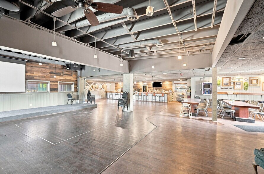 More Photos Of 1090 Rochester Rd, Troy Restaurant For Sale