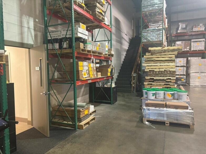 More Photos Of 3 Karen Dr, Westbrook Warehouse For Lease