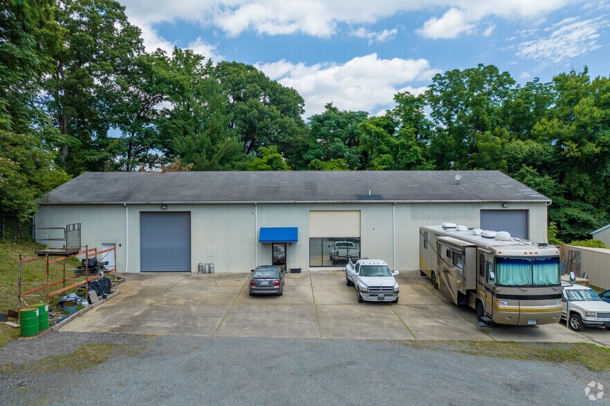 More Photos Of 14401 Pine Ln, Woodbridge Warehouse For Sale