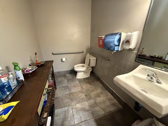 More Photos Of 922 S Park St, Madison Flex For Sale