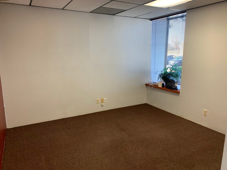 More Photos Of 4550 Kearny Villa Rd, San Diego Office For Sale