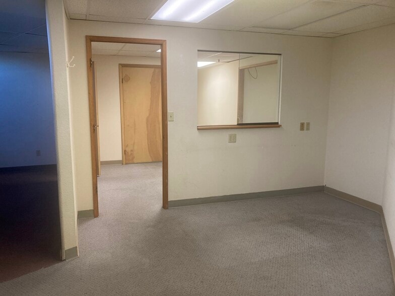More Photos Of 1490 Commercial St, Astoria Office For Lease