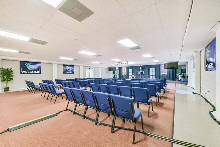 More Photos Of 130 S 4th St, La Porte General Retail For Sale