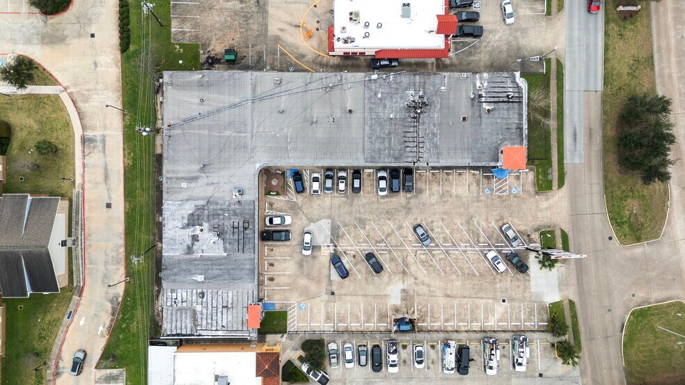 More Photos Of 8777 S Gessner Dr, Houston Freestanding For Lease