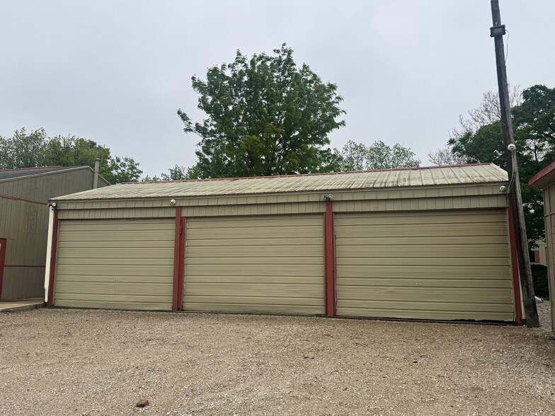 More Photos Of 1103 Fabyan Pkwy, Geneva Manufacturing For Lease