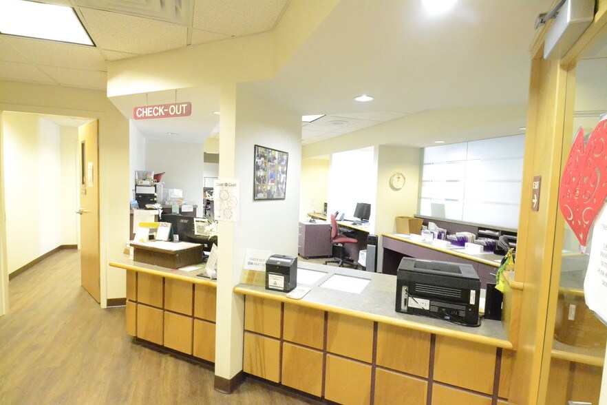 More Photos Of 400 Gidney Ave, Newburgh Medical For Sale