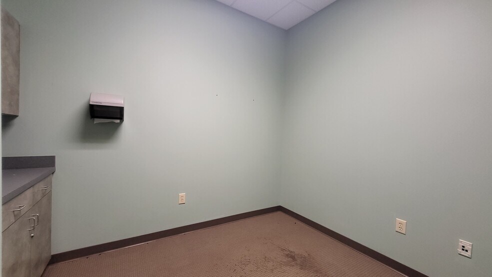 More Photos Of 812 Candy Park Rd, Pembroke Medical For Lease