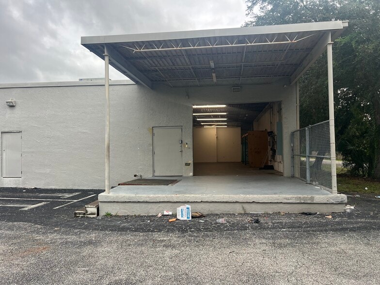 More Photos Of 1700-1750 N Tamiami Trl, North Fort Myers Freestanding For Lease