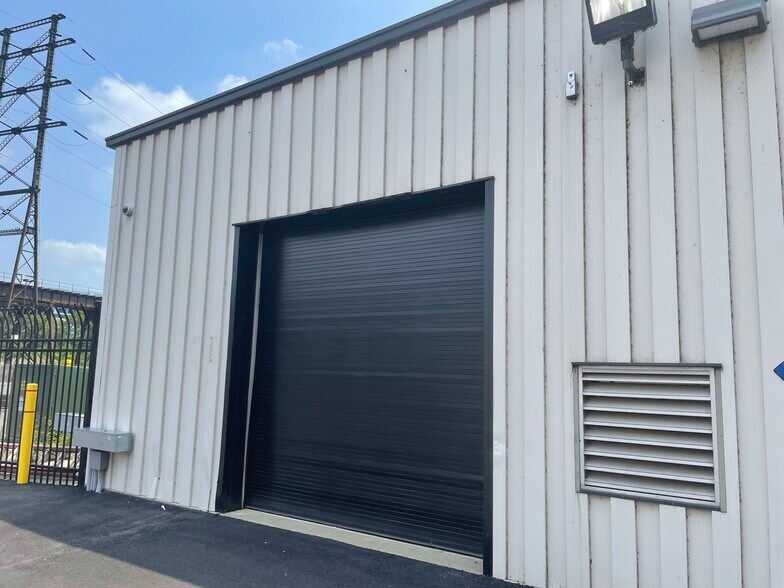 More Photos Of 4101 N Delaware Ave, Philadelphia Office For Sale