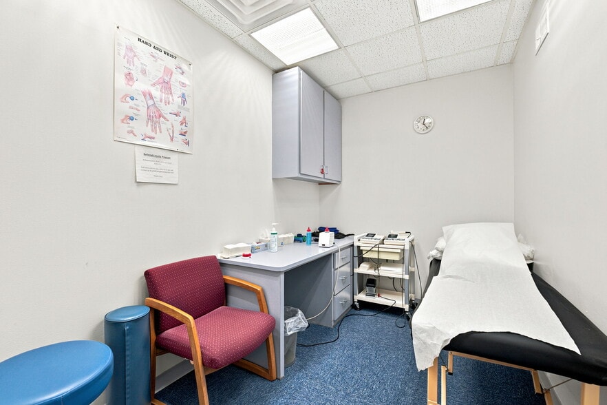 More Photos Of 4647 W 103 St, Oak Lawn Medical For Sale
