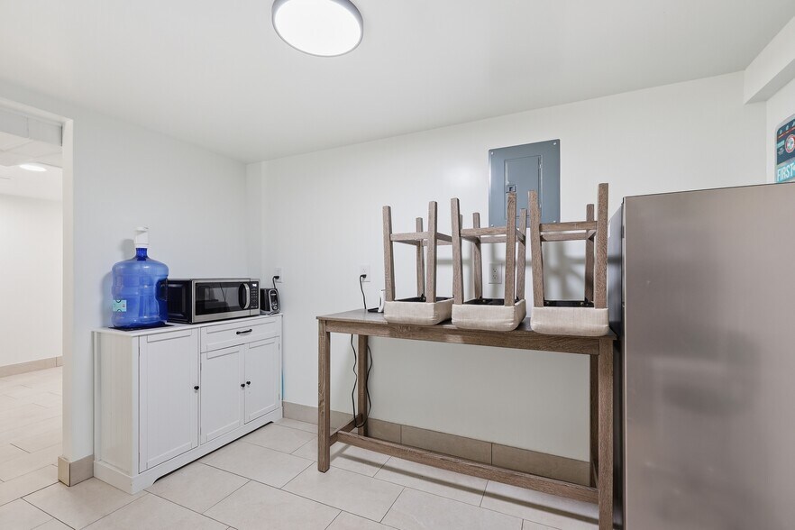 More Photos Of 25 Sheridan Blvd, Lakewood Freestanding For Sale