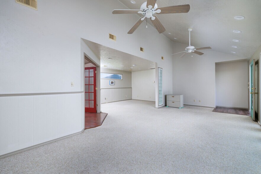 More Photos Of 3120 Hwy 87, Crystal Beach Office Residential For Sale