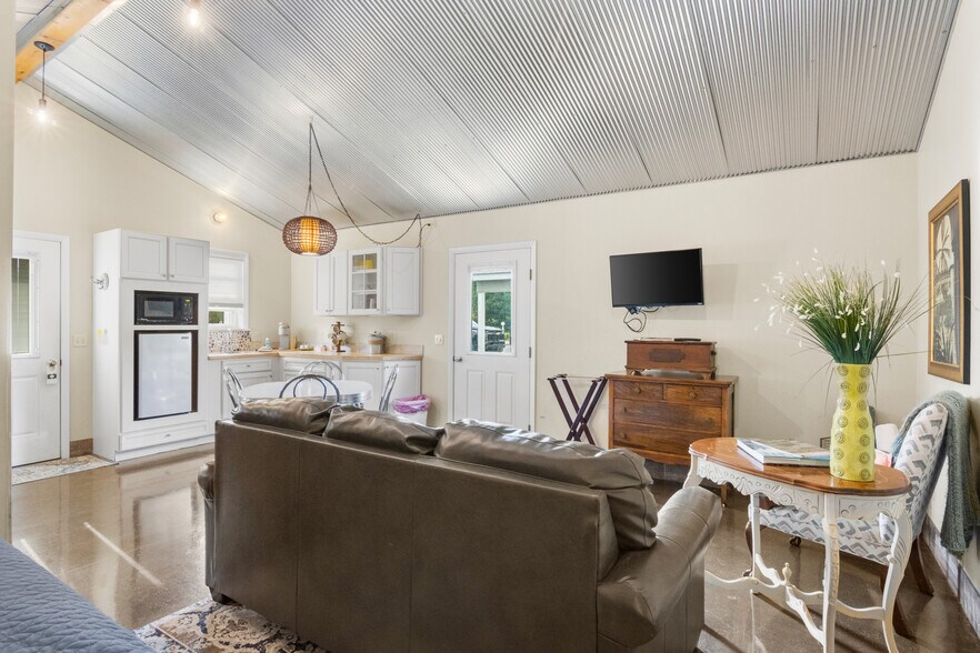 More Photos Of 4871 U.S. 31, Eastport Hotel For Sale