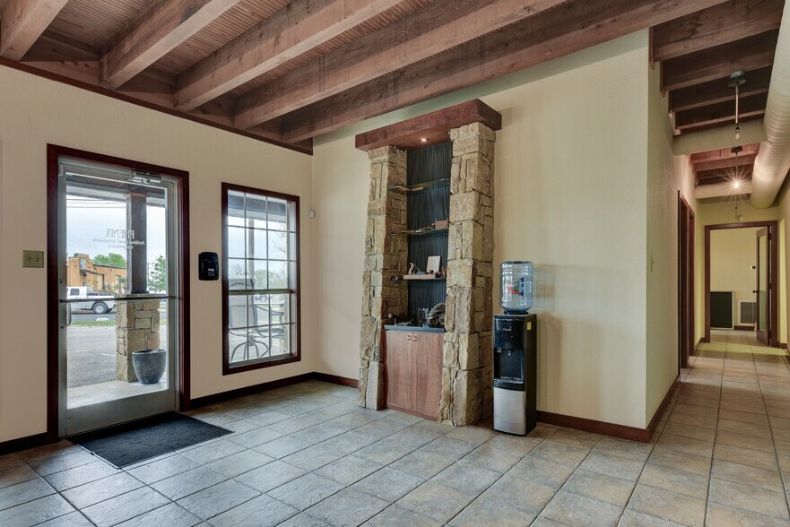 More Photos Of 5107 Monaco Cir, San Antonio Office For Sale