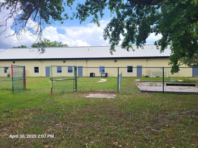 More Photos Of 3525 Russell Rd, Marianna Daycare Center For Sale