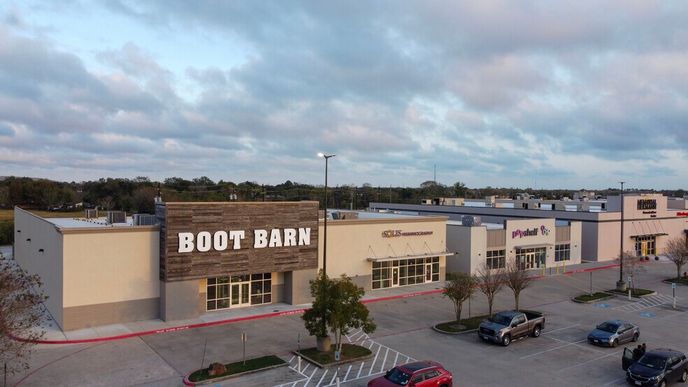 More Photos Of 230-240 N Bypass 35, Alvin Storefront For Sale