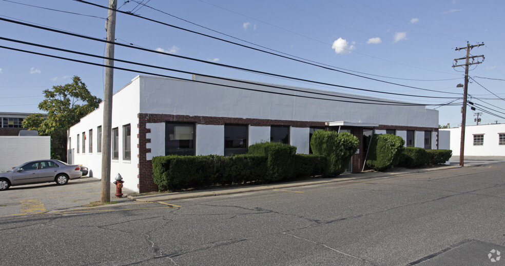 Primary Photo Of 4 Commercial St, Hicksville Manufacturing For Lease