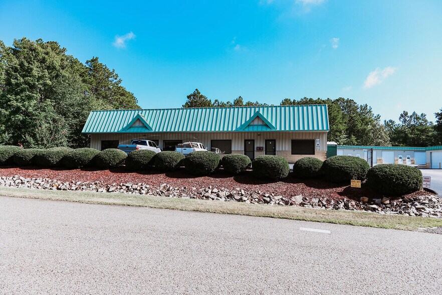 More Photos Of 105 Parkway Dr, Aberdeen Showroom For Lease