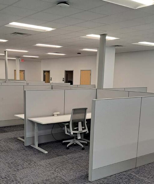 More Photos Of 13203 Globe Dr, Mount Pleasant Showroom For Lease