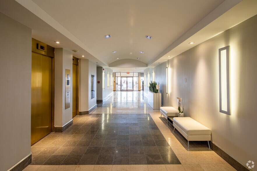 More Photos Of 1610 Des Peres Rd, Des Peres Unknown For Lease